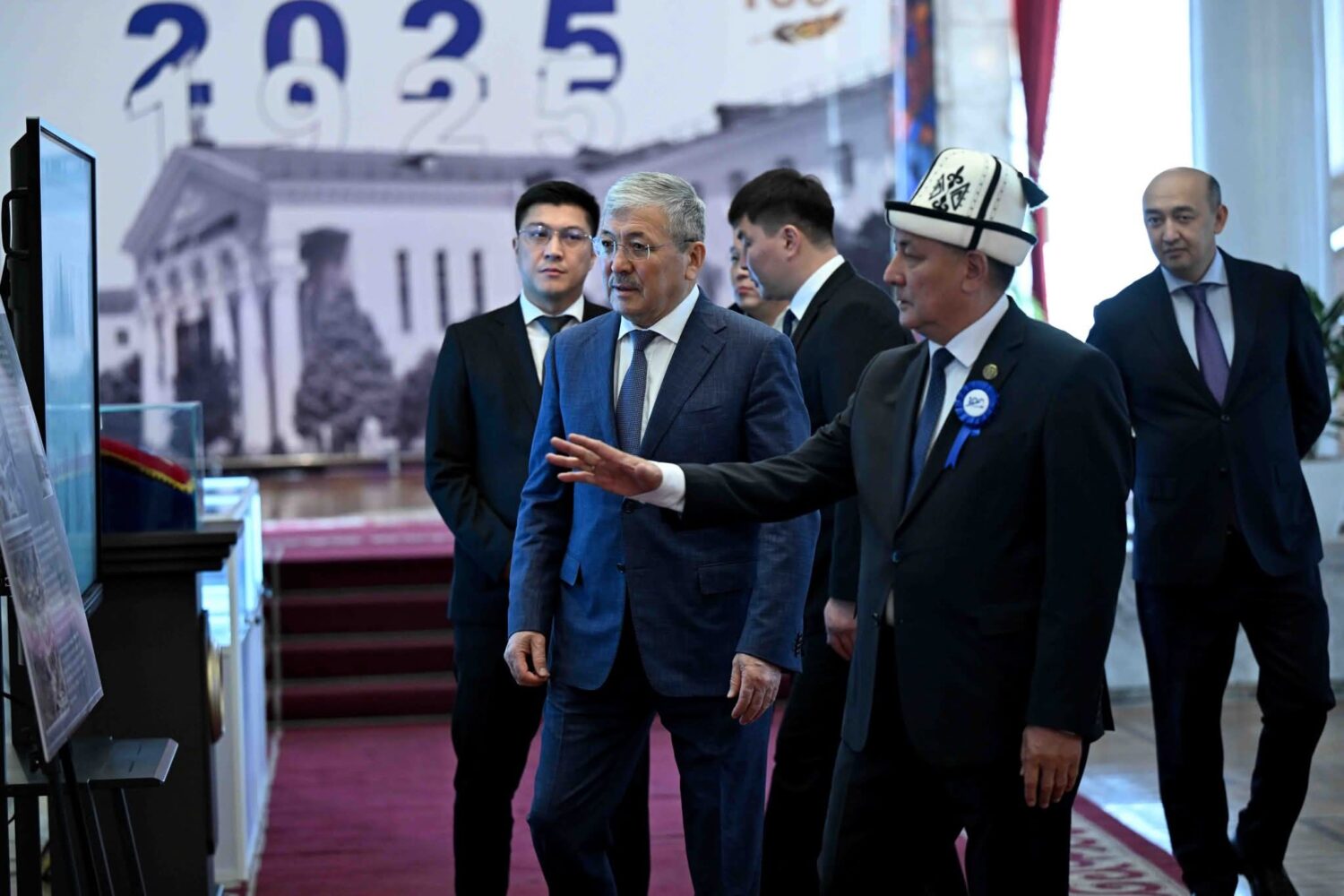 Кыргыз улуттук университети — “Манас” ордени менен сыйланды