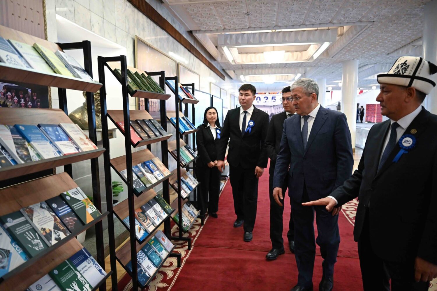 Кыргыз улуттук университети — “Манас” ордени менен сыйланды