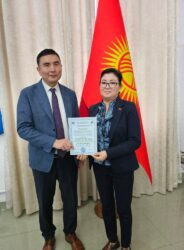 КМТУда мамлекеттик тилде даярдалган окуу-илимий эмгектердин мыктылары сыйланды