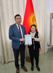 КМТУда мамлекеттик тилде даярдалган окуу-илимий эмгектердин мыктылары сыйланды