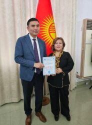 КМТУда мамлекеттик тилде даярдалган окуу-илимий эмгектердин мыктылары сыйланды