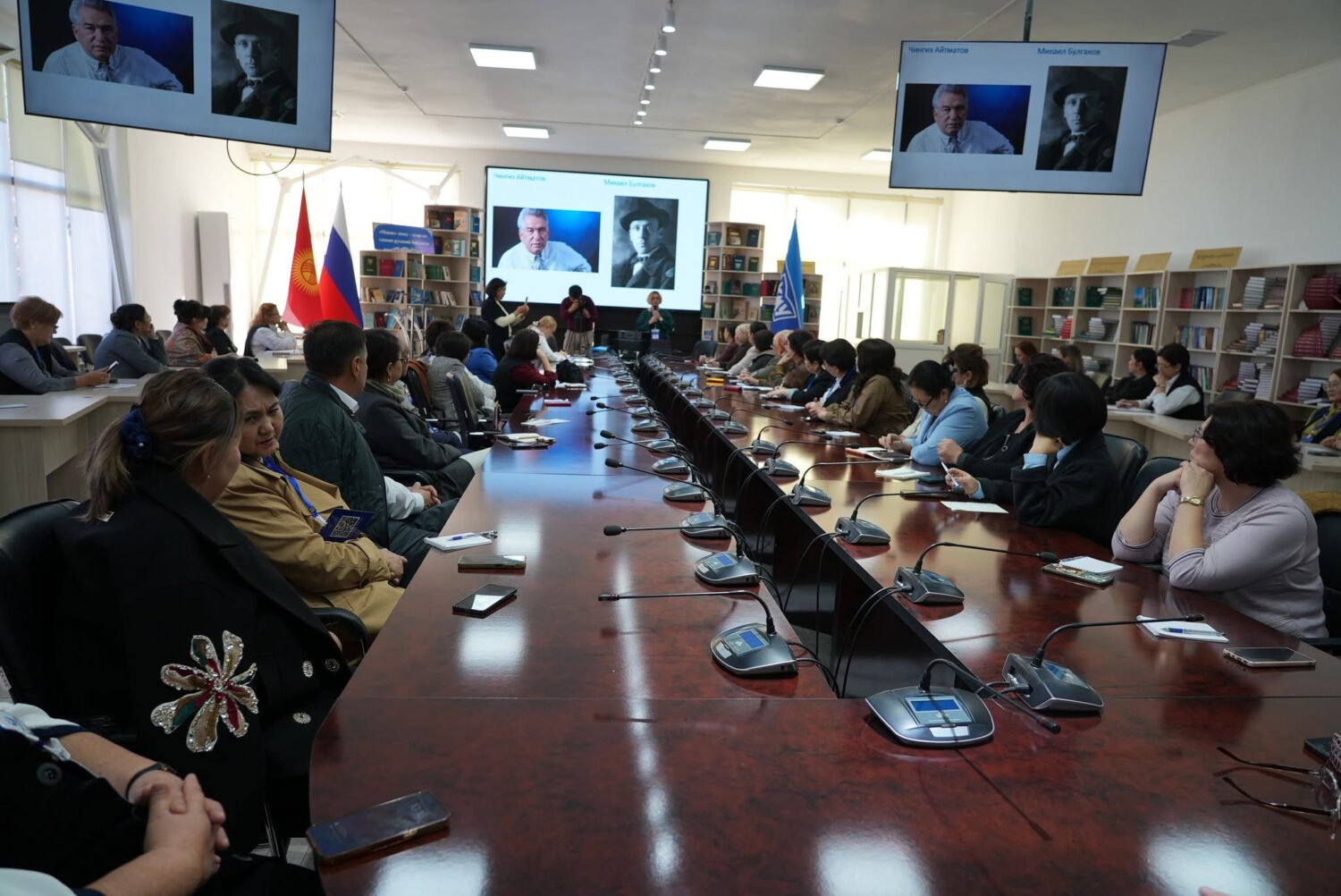 КМУда мектеп директорлорунун III форуму өтүүдө