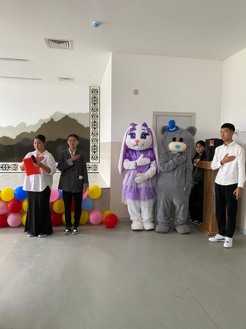 Мугалимдер күнүнө арналган алгачкы майрамдык кече