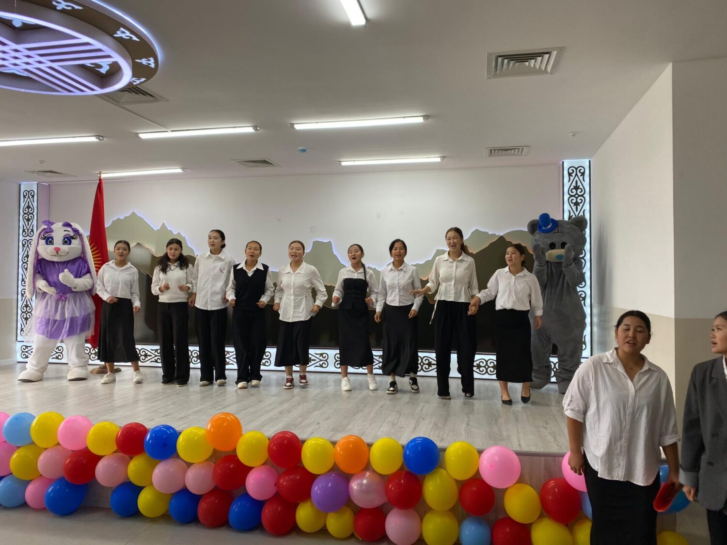 Мугалимдер күнүнө арналган алгачкы майрамдык кече