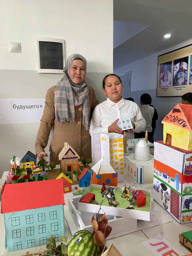 Кожомкул айылындагы мектепте чыгармачылыкка бай иш-чара болду