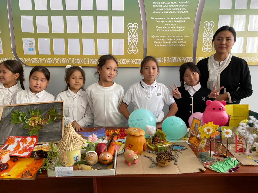 Кожомкул айылындагы мектепте чыгармачылыкка бай иш-чара болду