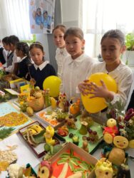 Кожомкул айылындагы мектепте чыгармачылыкка бай иш-чара болду 