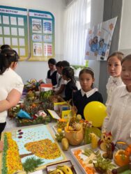 Кожомкул айылындагы мектепте чыгармачылыкка бай иш-чара болду 