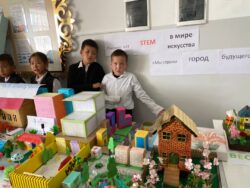 Кожомкул айылындагы мектепте чыгармачылыкка бай иш-чара болду 