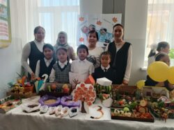 Кожомкул айылындагы мектепте чыгармачылыкка бай иш-чара болду 