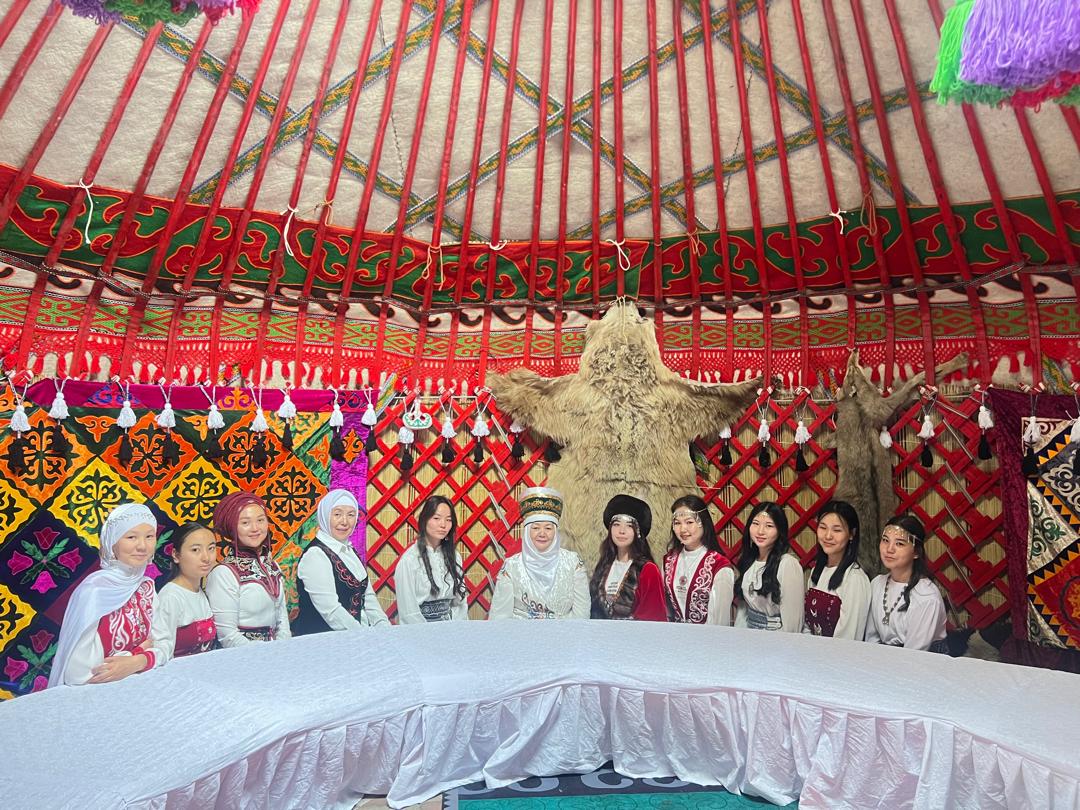 Ашпозчу, тигүүчү, ритмика: "Сапат" мектептеринде кесипке даярдоо