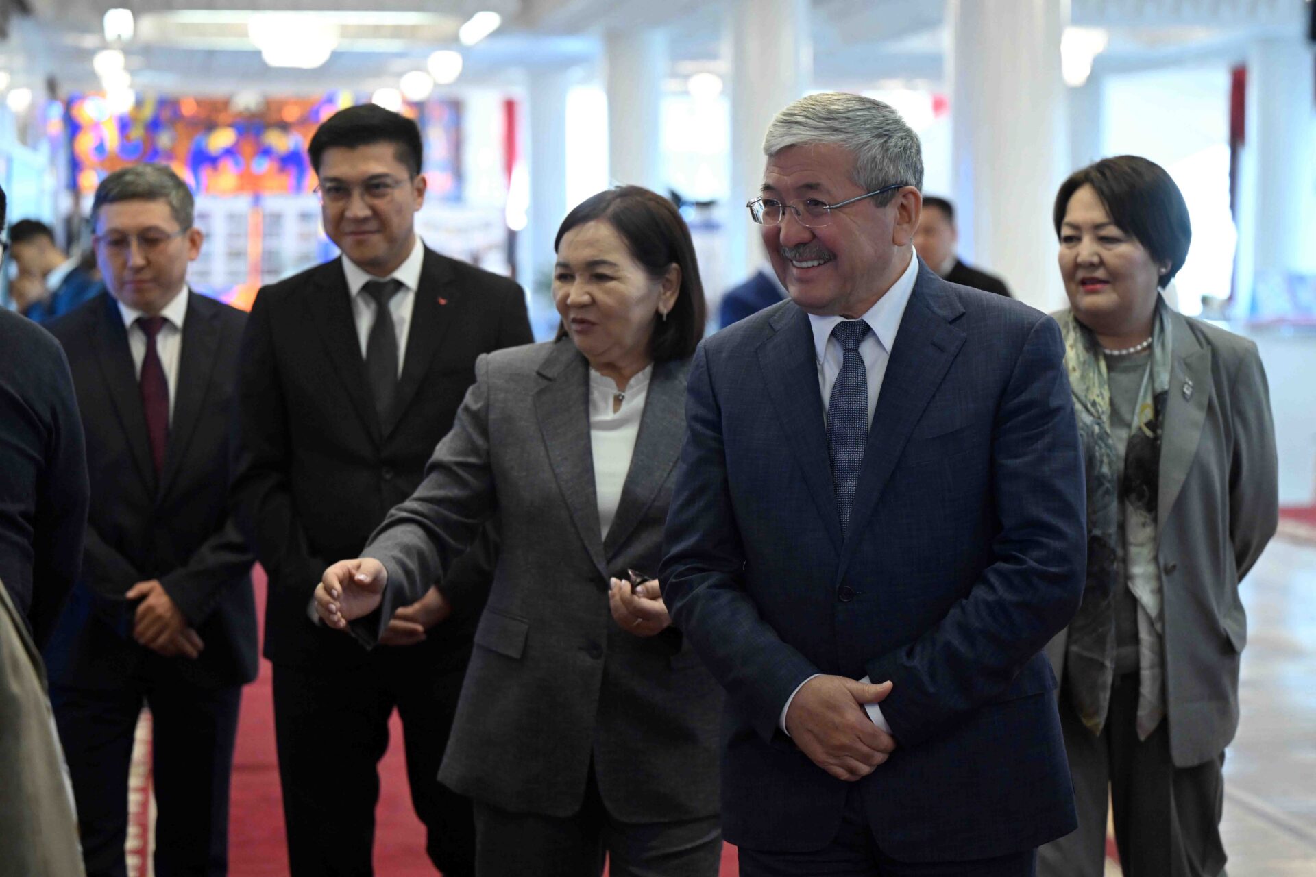 МинКаб Төрагасы Кыргыз мамлекеттик университетинин жамаатын 80 жылдык мааракеси менен куттуктады