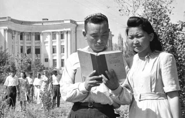 БИШКЕКТЕ МАМБЕТ МАМАКЕЕВДИ ЭСКЕРҮҮ КЕЧЕСИ ӨТТҮ