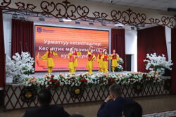 ОШТУДА БИЛИМ БЕРҮҮ КЫЗМАТКЕРЛЕРИНИН КҮНҮ БЕЛГИЛЕНДИ