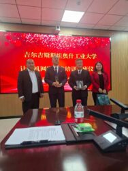 ОШ ТУНУН ОКУТУУЧУЛАРЫ КЫТАЙДА КВАЛИФИКАЦИЯСЫН ЖОГОРУЛАТУУДА