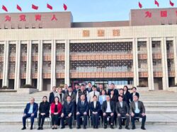 ОШ ТУНУН ОКУТУУЧУЛАРЫ КЫТАЙДА КВАЛИФИКАЦИЯСЫН ЖОГОРУЛАТУУДА