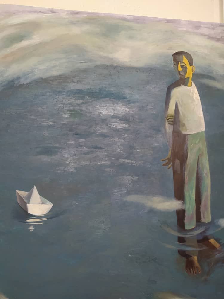 Абзац и белые бумажные кораблики