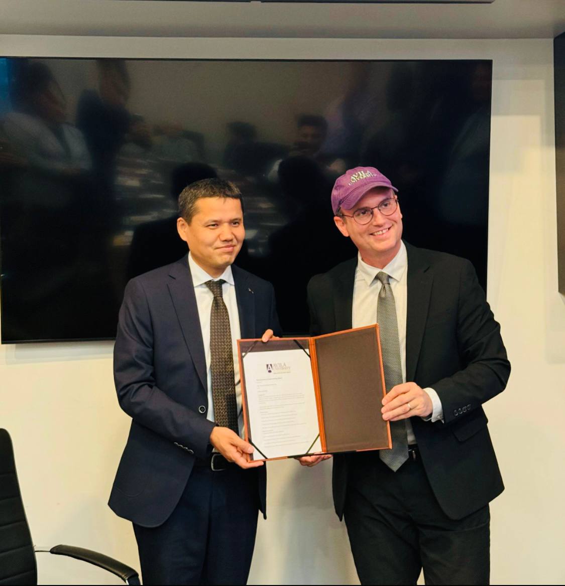 АЭУ менен Авила университети жаңы академиялык өнөктөштүккө кол коюшту