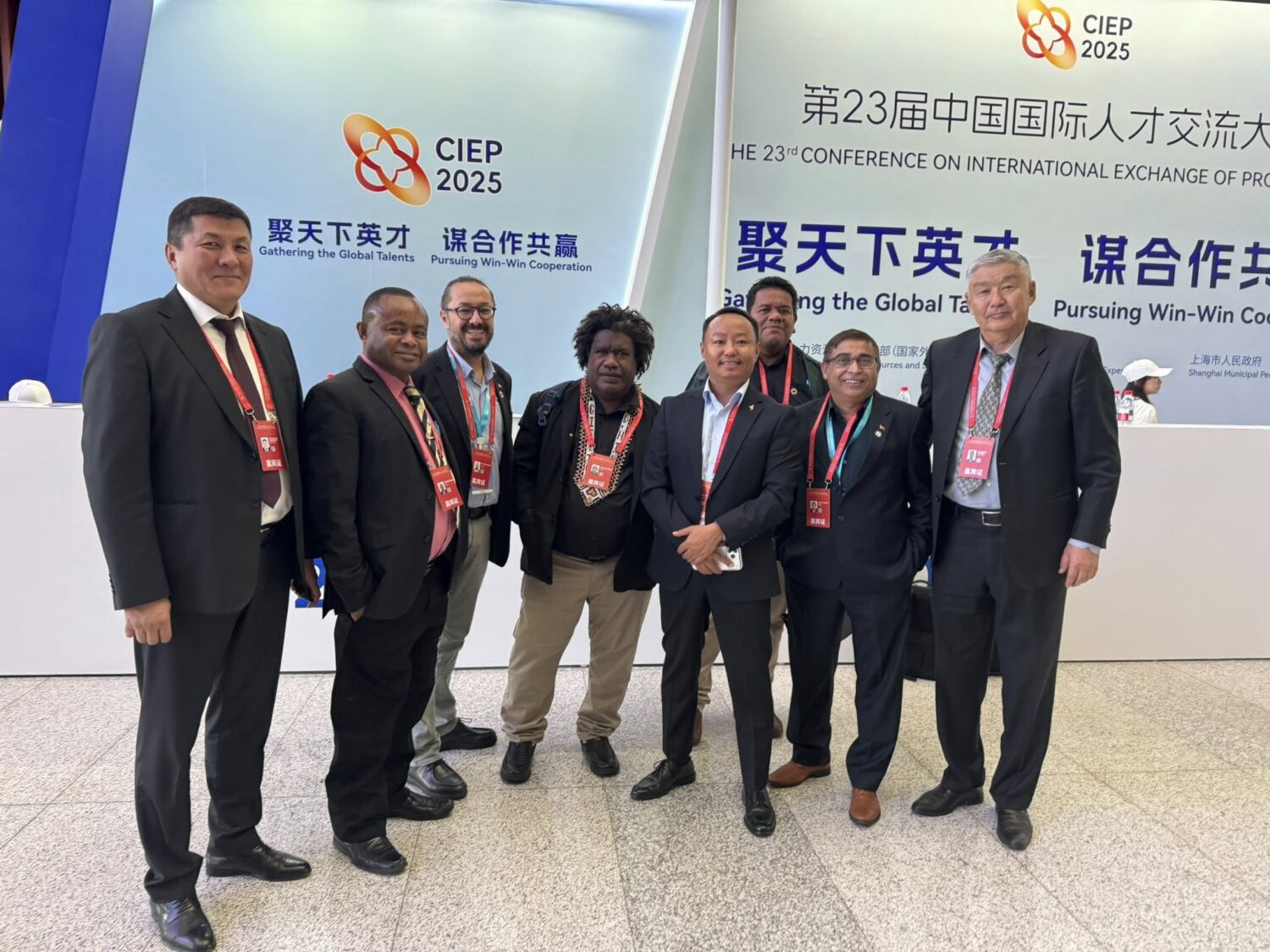 ОШТУ КЫТАЙ МЕНЕН КЫЗМАТТАШУУНУН ЖАҢЫ БАГЫТТАРЫН СУНУШТАДЫ