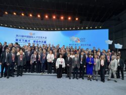 ОШТУ КЫТАЙ МЕНЕН КЫЗМАТТАШУУНУН ЖАҢЫ БАГЫТТАРЫН СУНУШТАДЫ