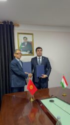 Кыргызстан-Тажикстан мугалимдерди окутуп өнүктүрүүдө кызматташат