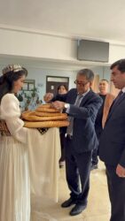 Кыргызстан-Тажикстан мугалимдерди окутуп өнүктүрүүдө кызматташат