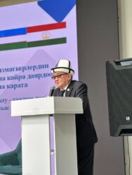 МУХТАРБЕК БАЙМУРЗАЕВ: “ИНСТИТУТТУН 80 ЖЫЛДЫК ТАРЫХЫ —  МИНДЕГЕН МУГАЛИМДЕРДИН ТАГДЫРЫ”