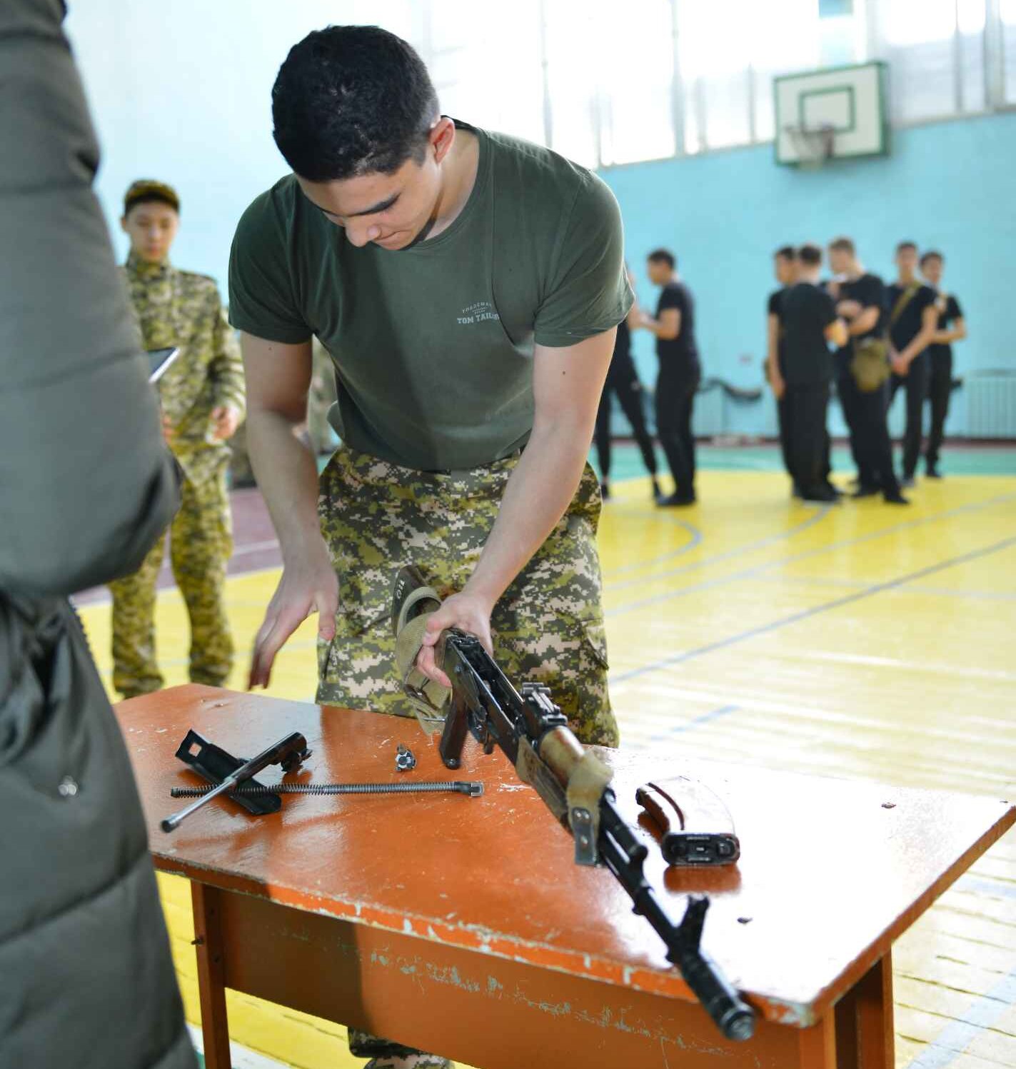 КЕЛЕЧЕКТИН ТАЛАБЫНА ЫЛАЙЫК АСКЕРГЕ ЧЕЙИНКИ ДАЯРДЫК ПРЕДМЕТИН ОКУТУУ