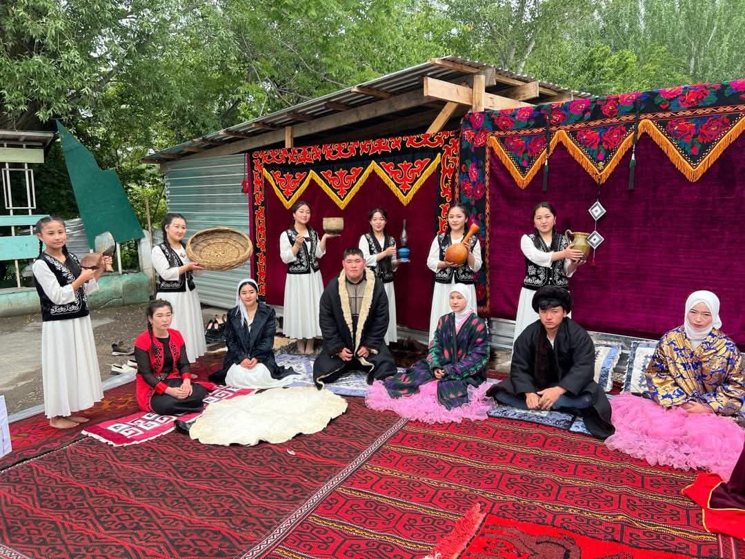 Сүлүктүдөгү устат мугалимдин жаратман эмгеги