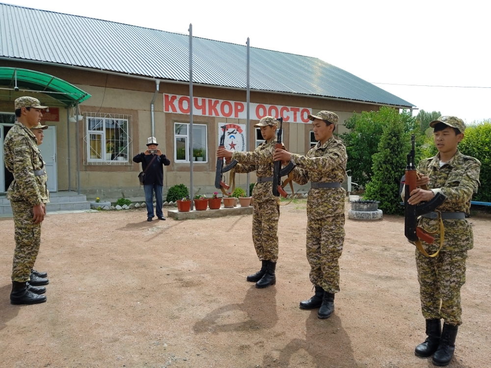 КЕЛЕЧЕКТИН ТАЛАБЫНА ЫЛАЙЫК АСКЕРГЕ ЧЕЙИНКИ ДАЯРДЫК ПРЕДМЕТИН ОКУТУУ