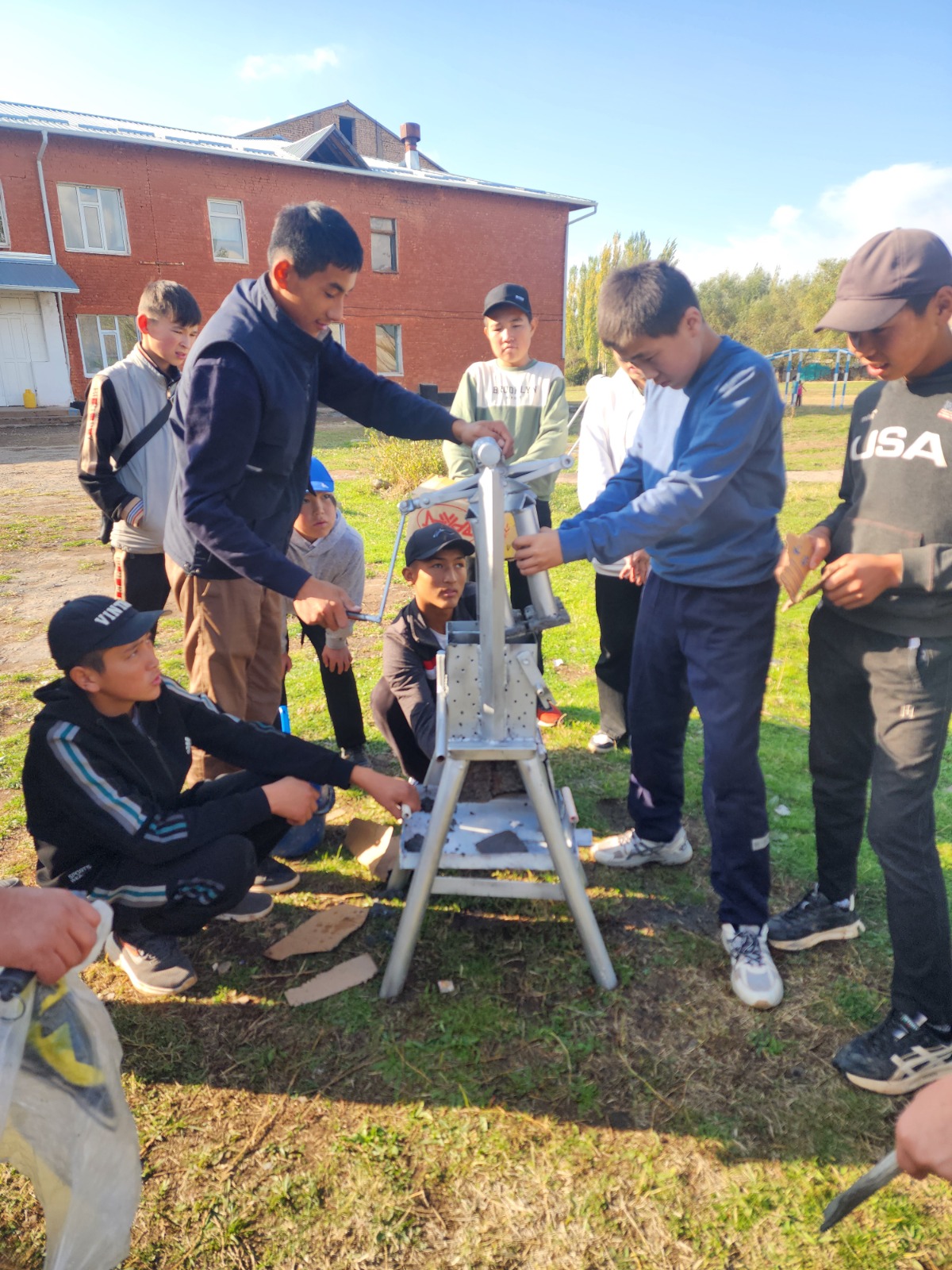 МЕКТЕПТЕР-2030: КӨӨДӨНҮ БОШ ОКУУЧУНУН ТИЛИН ТАПКАН МУГАЛИМ