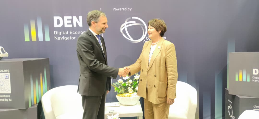 КЫРГЫЗСТАН ЖАНА САНАРИПТИК КЫЗМАТТАШТЫК УЮМУ (DCO) БИЛИМ БЕРҮҮНҮ САНАРИПТЕШТИРҮҮНҮ ТАЛКУУЛАДЫ