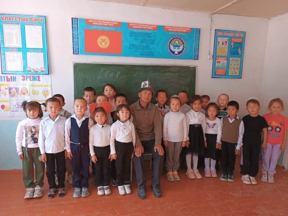 МЕКТЕПТЕР МУРДАГЫДАЙ ЭЛЕ АГАЙЛАРДЫ КҮТӨТ