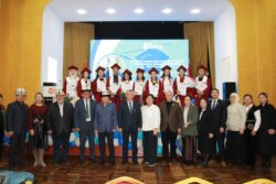 ОшМУда профессор Каныбек Исаков атындагы стипендия тапшырылды