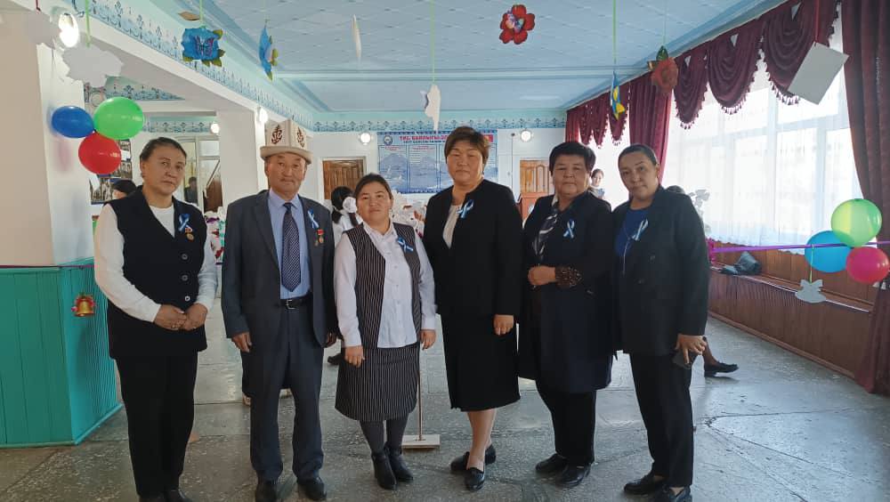 МУГАЛИМ ЭЛДИН АКЫЛЫН, АЯЛ КООМДУН ЖҮЗҮН КӨТӨРӨ