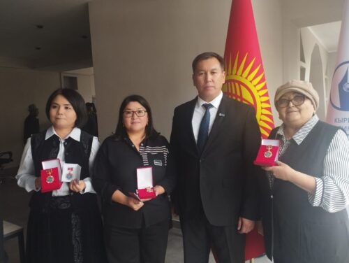 «Кут Билимдин» калемгерлерине Журналисттер союзунун сыйлыктар тапшырылды