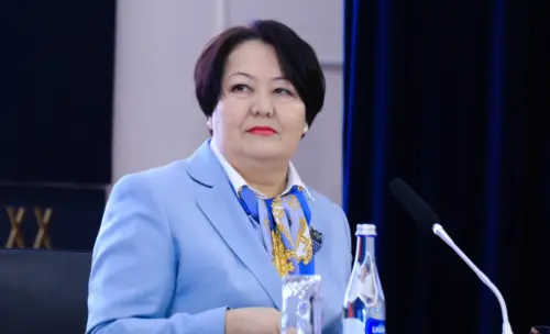 БИЛИМ БЕРҮҮНҮН НУКУРА ЛИДЕРИ