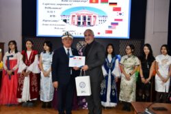 Университетке салым кошкон ЫКТЫЯРЧЫ-ОКУТУУЧУЛАР 