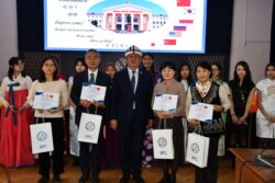 Университетке салым кошкон ЫКТЫЯРЧЫ-ОКУТУУЧУЛАР 