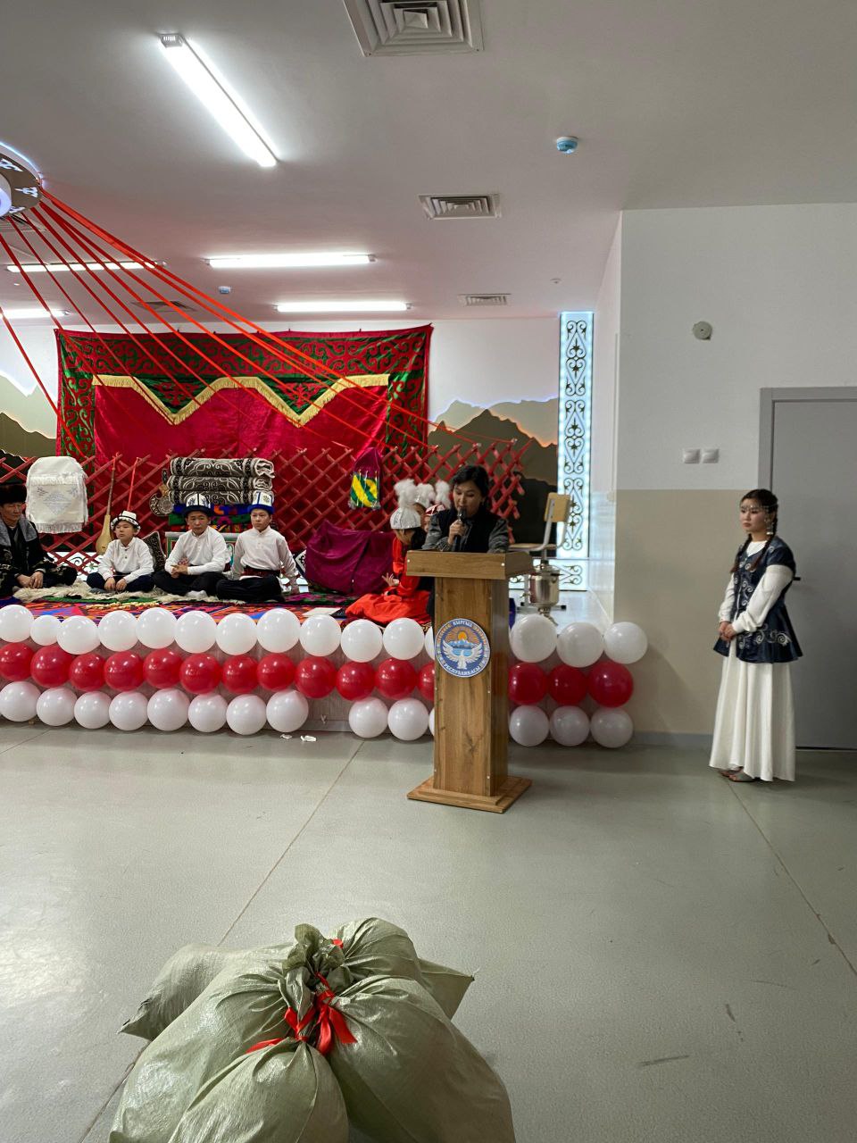 КОЖОМКУЛ АЙЫЛЫНЫН ЖАЛПЫ БИЛИМ БЕРҮҮ ОРТО МЕКТЕБИНДЕ ЧЫГАРМАЧЫЛЫК КҮН