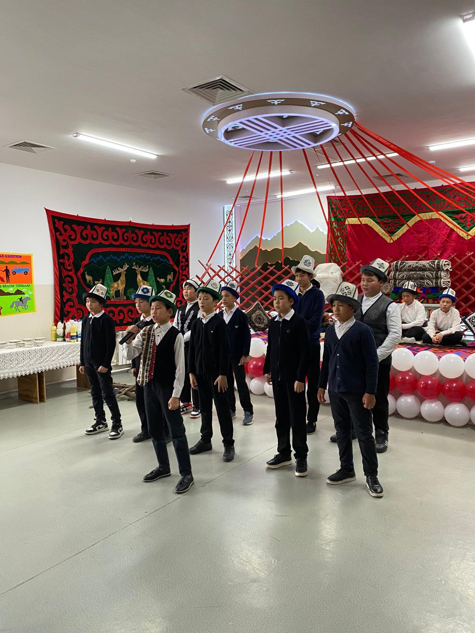 КОЖОМКУЛ АЙЫЛЫНЫН ЖАЛПЫ БИЛИМ БЕРҮҮ ОРТО МЕКТЕБИНДЕ ЧЫГАРМАЧЫЛЫК КҮН