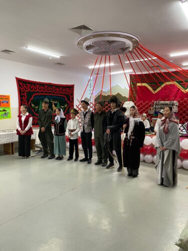 КОЖОМКУЛ АЙЫЛЫНЫН ЖАЛПЫ БИЛИМ БЕРҮҮ ОРТО МЕКТЕБИНДЕ ЧЫГАРМАЧЫЛЫК КҮН