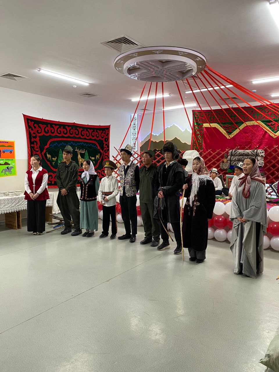 КОЖОМКУЛ АЙЫЛЫНЫН ЖАЛПЫ БИЛИМ БЕРҮҮ ОРТО МЕКТЕБИНДЕ ЧЫГАРМАЧЫЛЫК КҮН