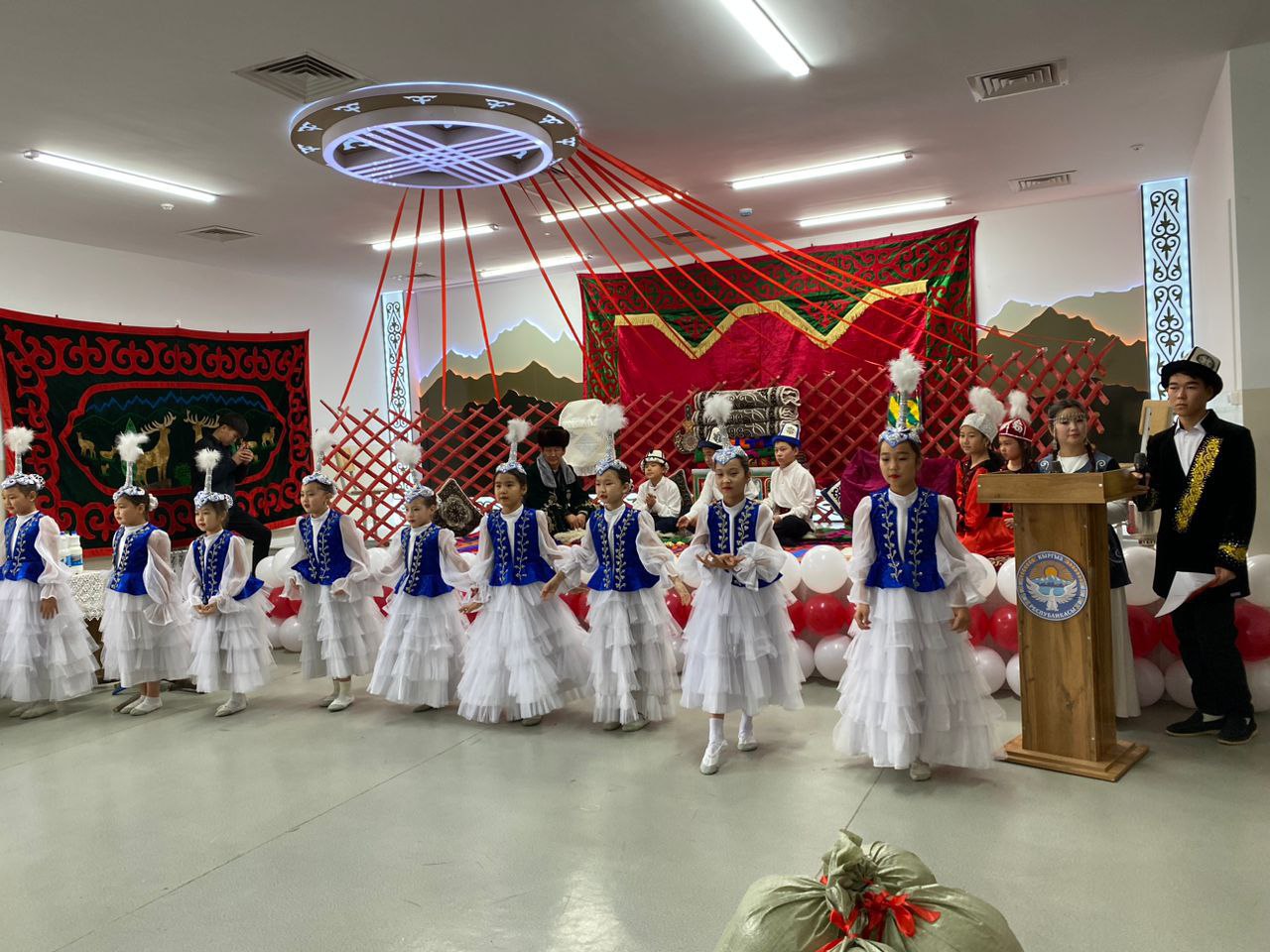 КОЖОМКУЛ АЙЫЛЫНЫН ЖАЛПЫ БИЛИМ БЕРҮҮ ОРТО МЕКТЕБИНДЕ ЧЫГАРМАЧЫЛЫК КҮН