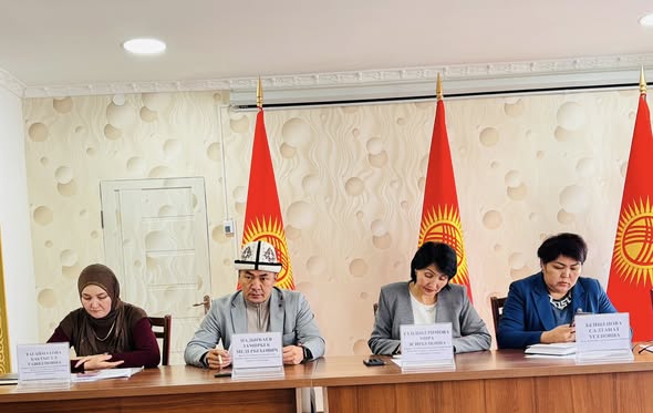 ЖРТ: МЕКТЕП БАЗАСЫНАН ДАЯРДООГО МҮМКҮНДҮК БАРБЫ? 