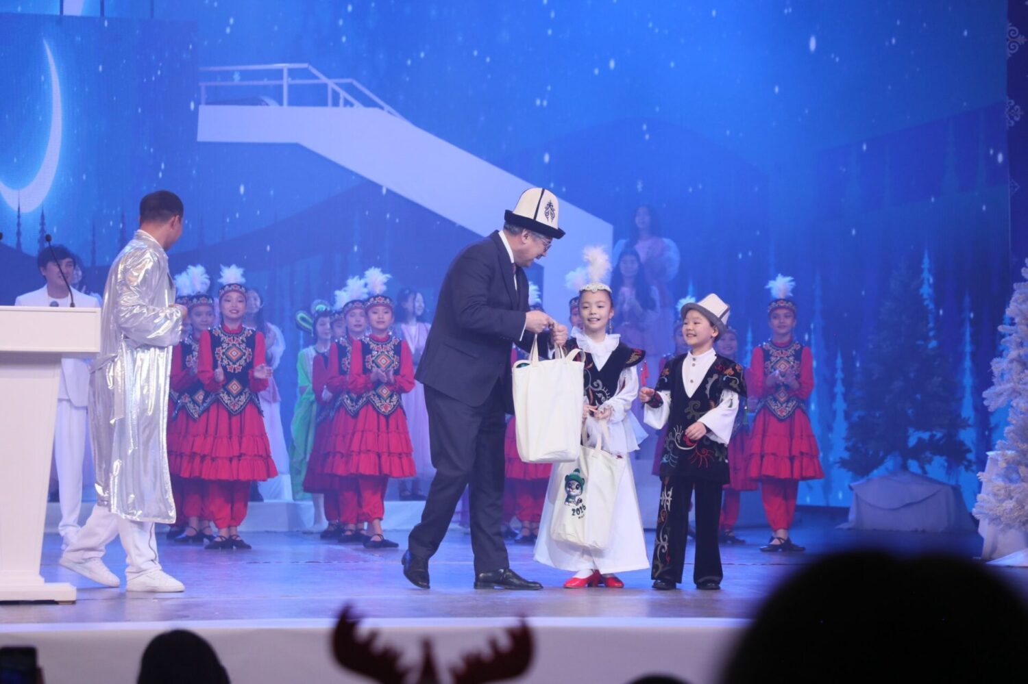 БИШКЕКТЕ БАЛДАР ҮЧҮН ПРЕЗИДЕНТТИК БАЛАТЫ ӨТТҮ