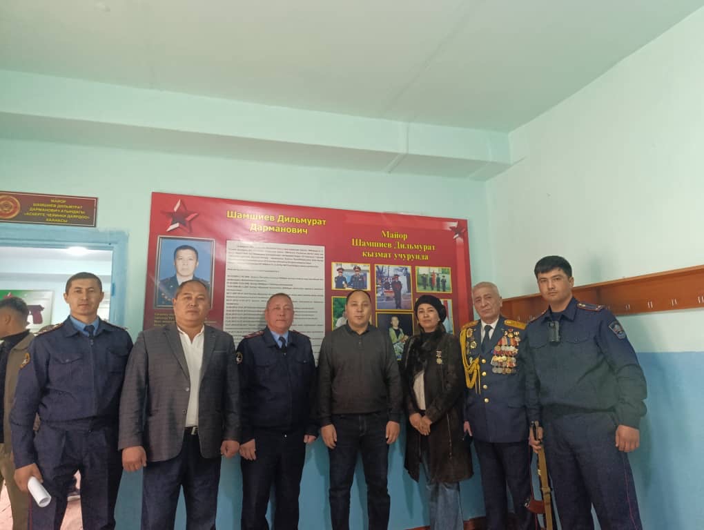 ЭР ЖИГИТ ЭЛ ЧЕТИНДЕ, ЖОО БЕТИНДЕ!