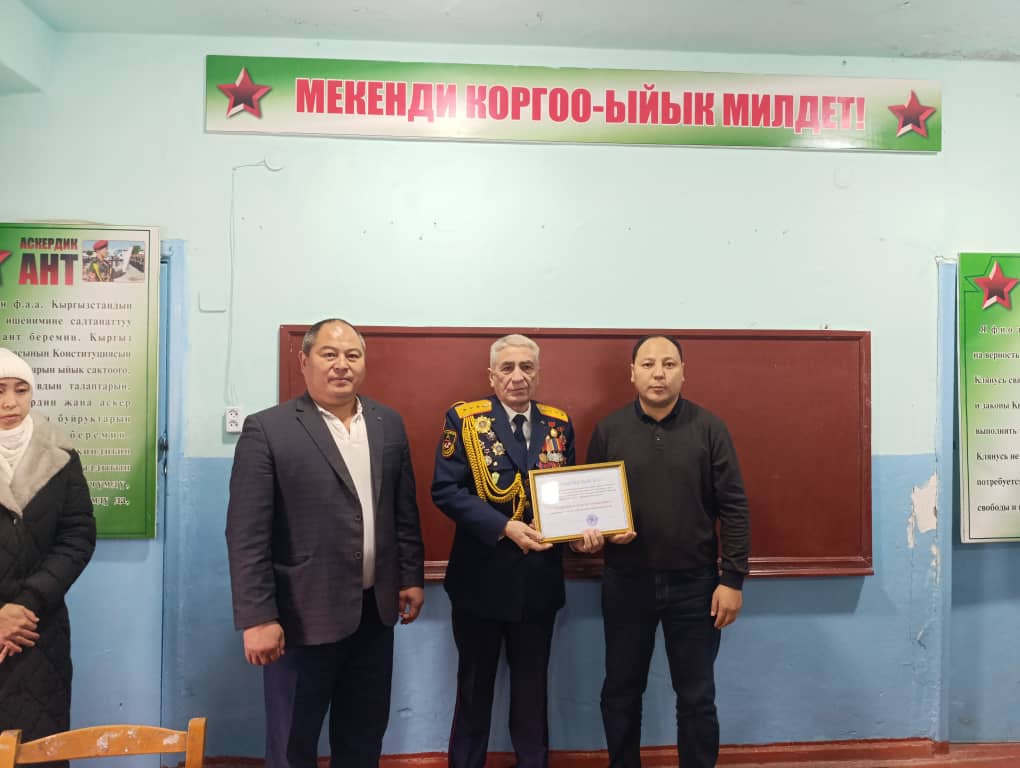 ЭР ЖИГИТ ЭЛ ЧЕТИНДЕ, ЖОО БЕТИНДЕ!