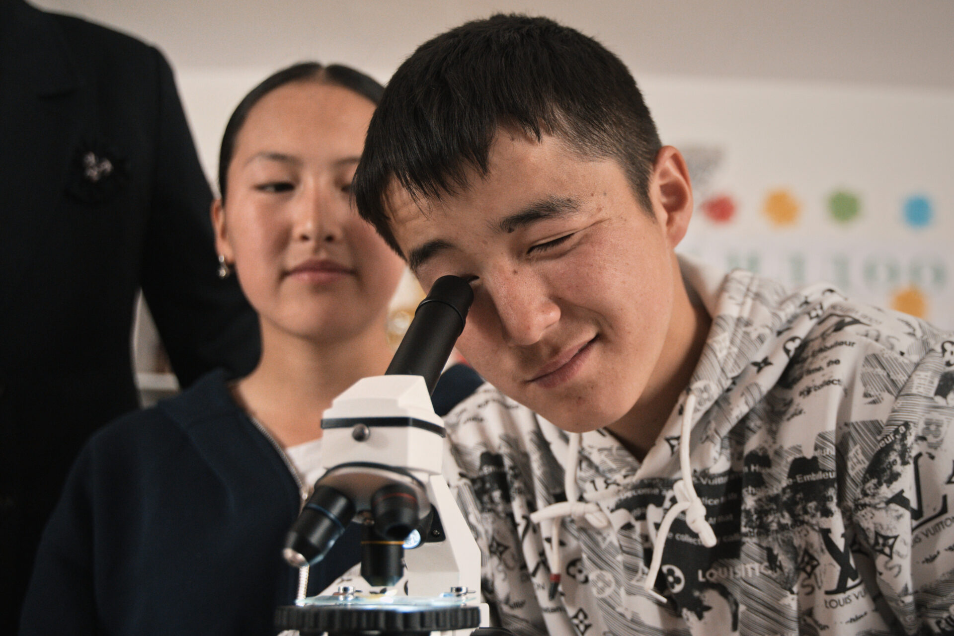 ИЗИЛДӨӨ АЙЛАМПАСЫ: ТЕОРИЯДАН ПРАКТИКАГА 