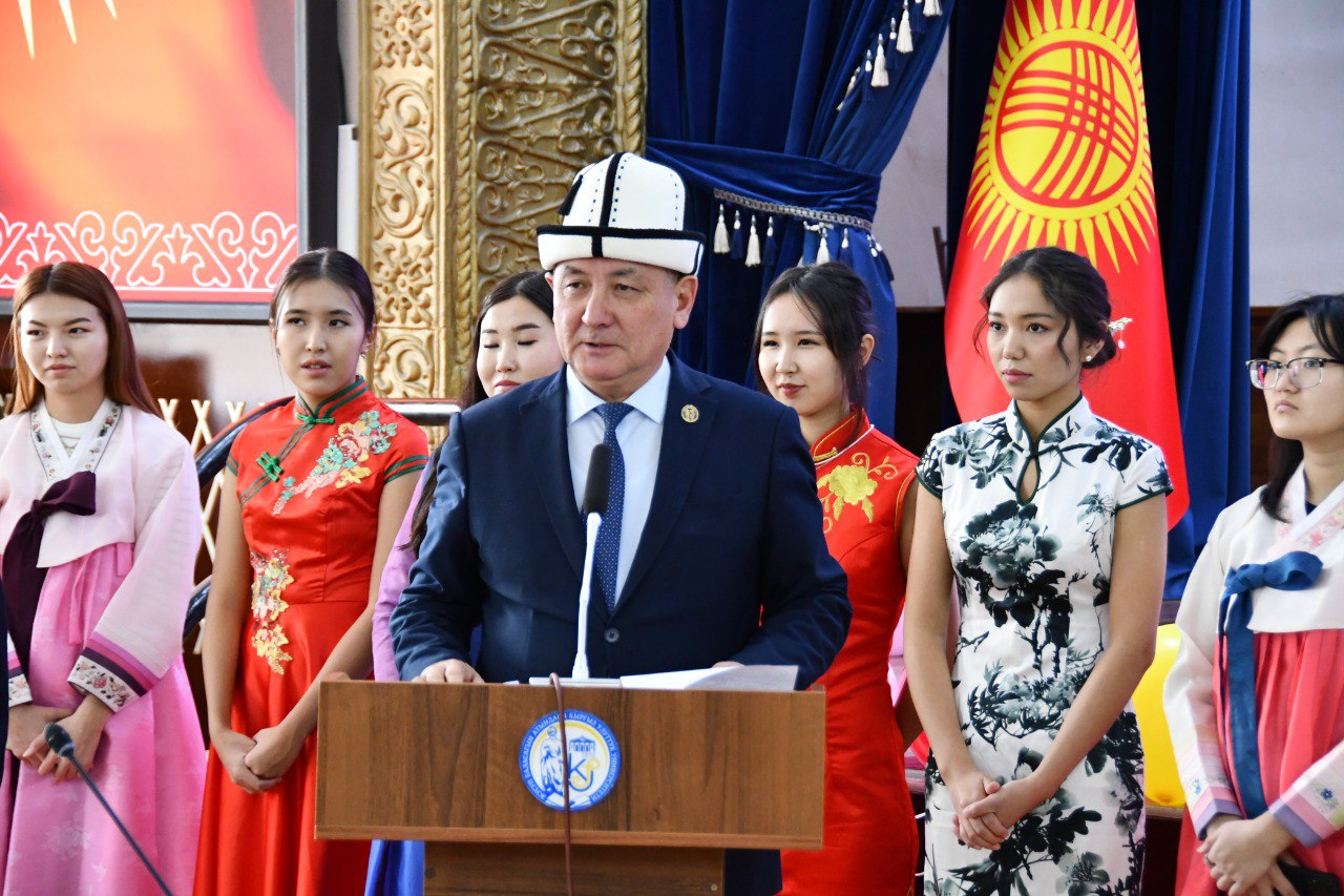 Университетке салым кошкон ЫКТЫЯРЧЫ-ОКУТУУЧУЛАР